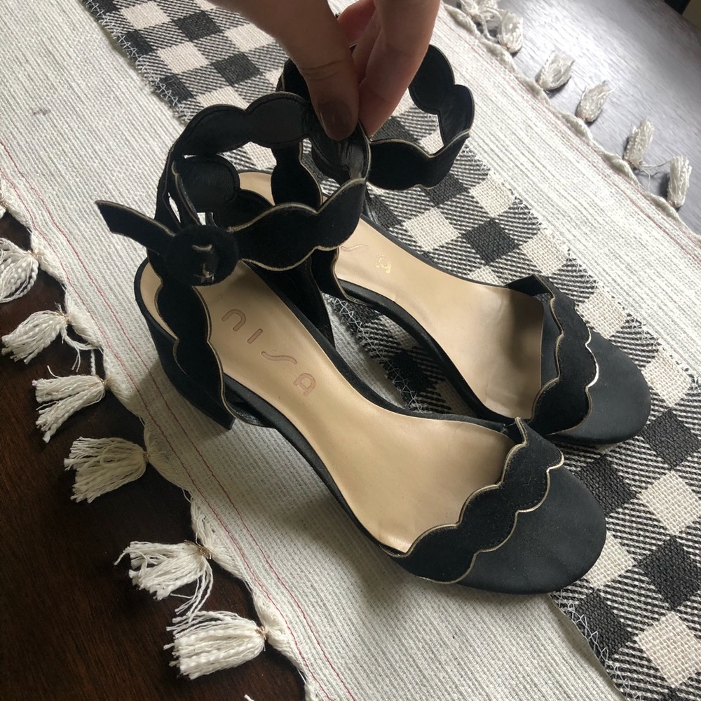 Unusable black heeled scalloped sandals